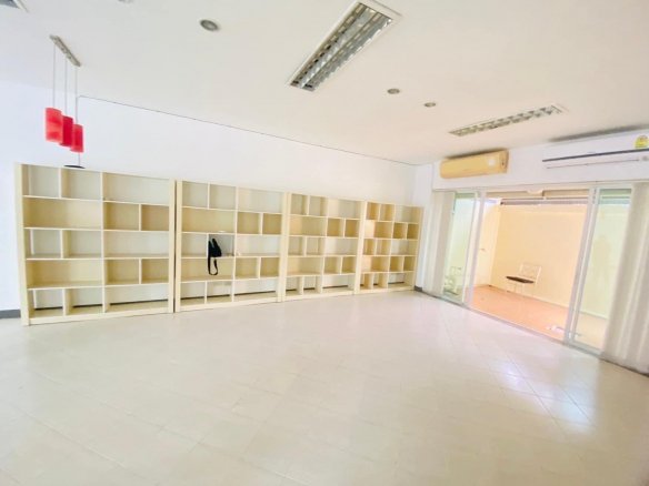 3 Storey Home Office Naka